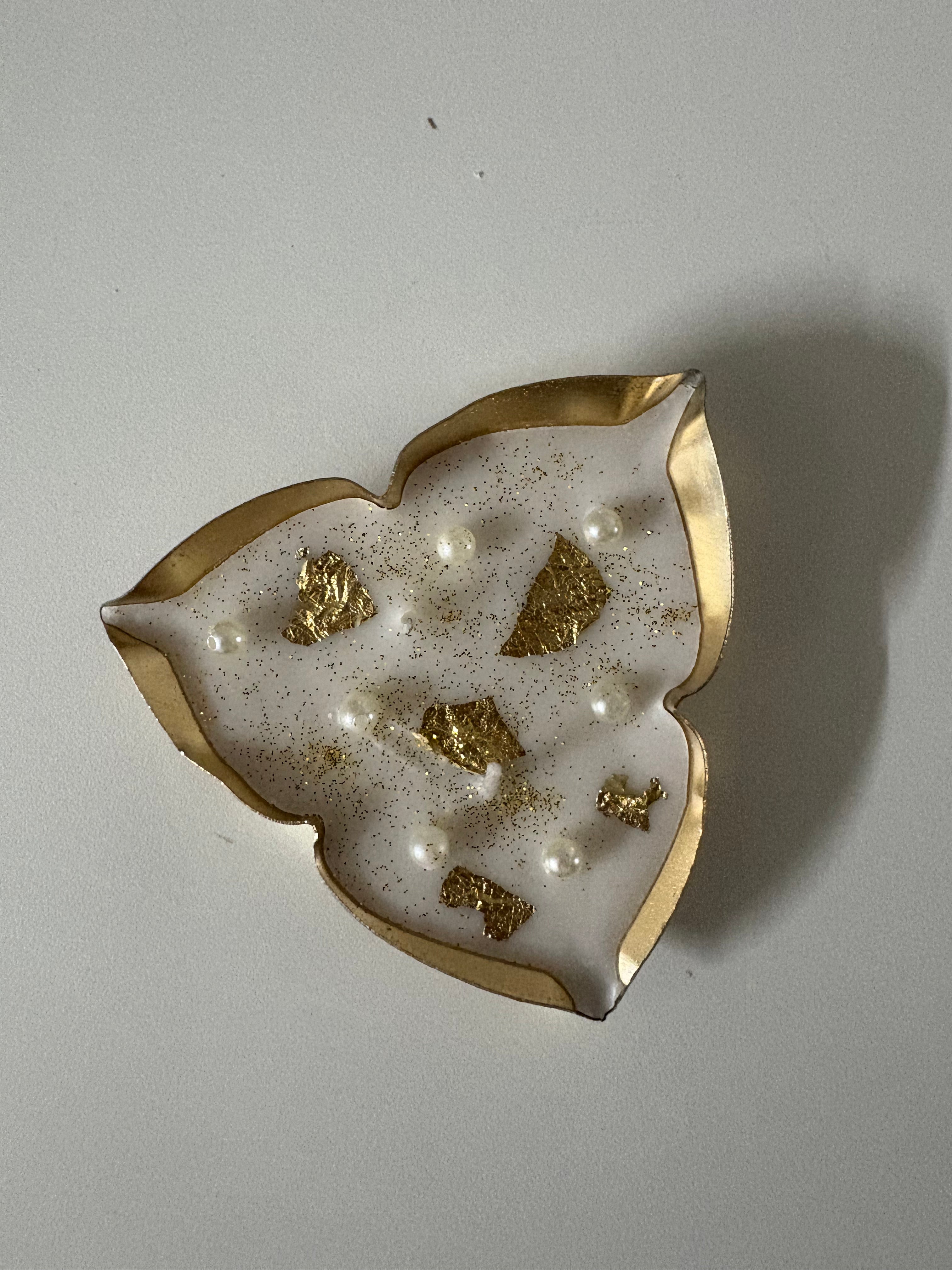 Shimmering Mogra Leaf